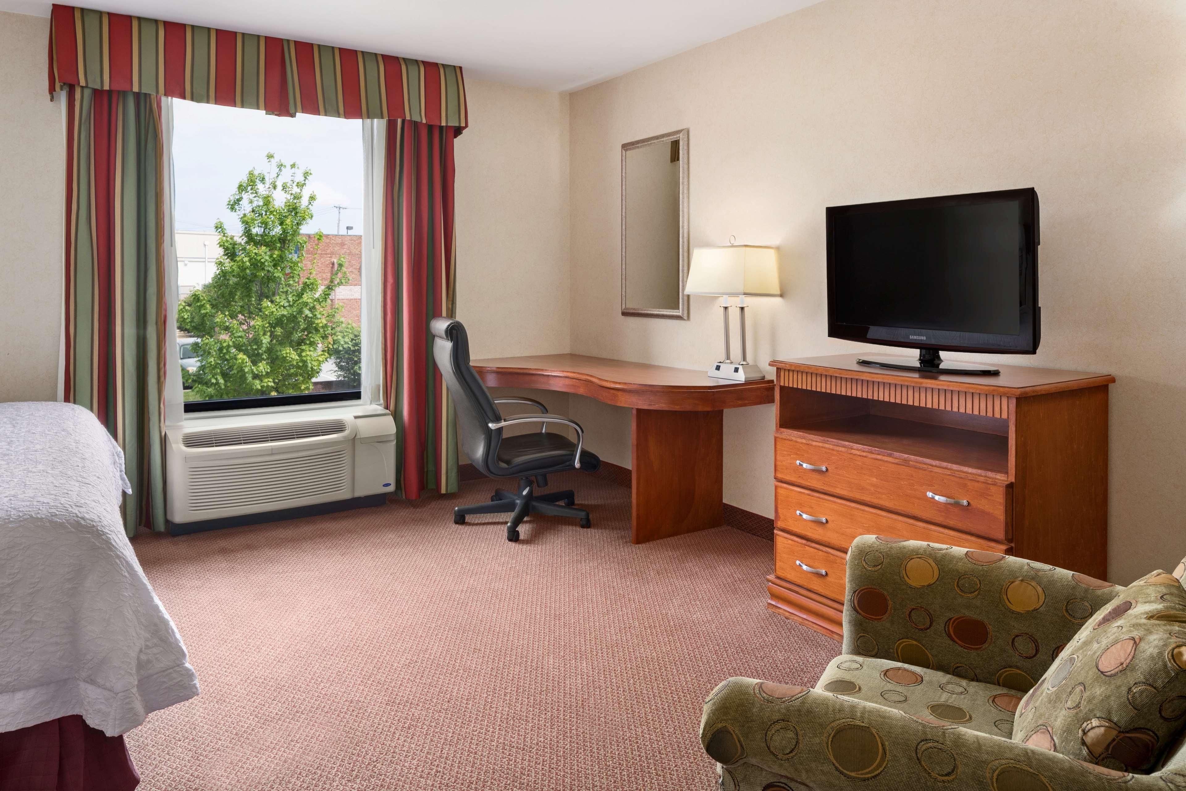 Hampton Inn Belle Vernon Екстериор снимка