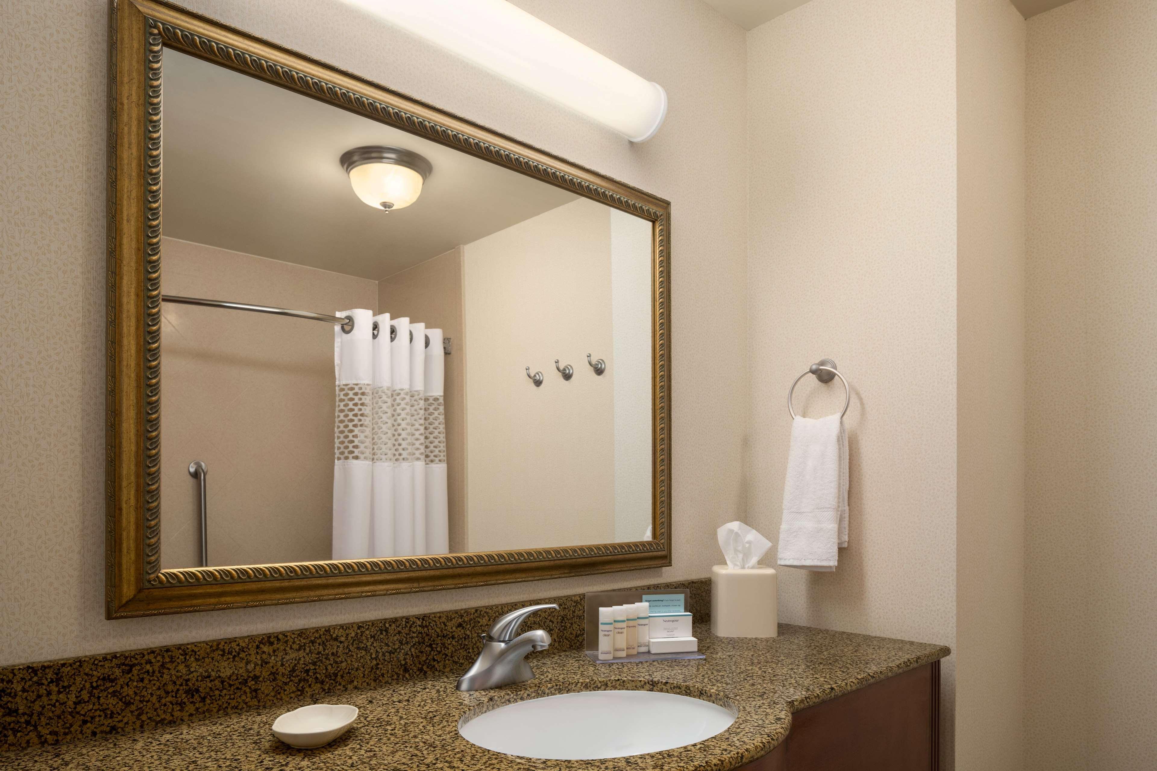 Hampton Inn Belle Vernon Екстериор снимка