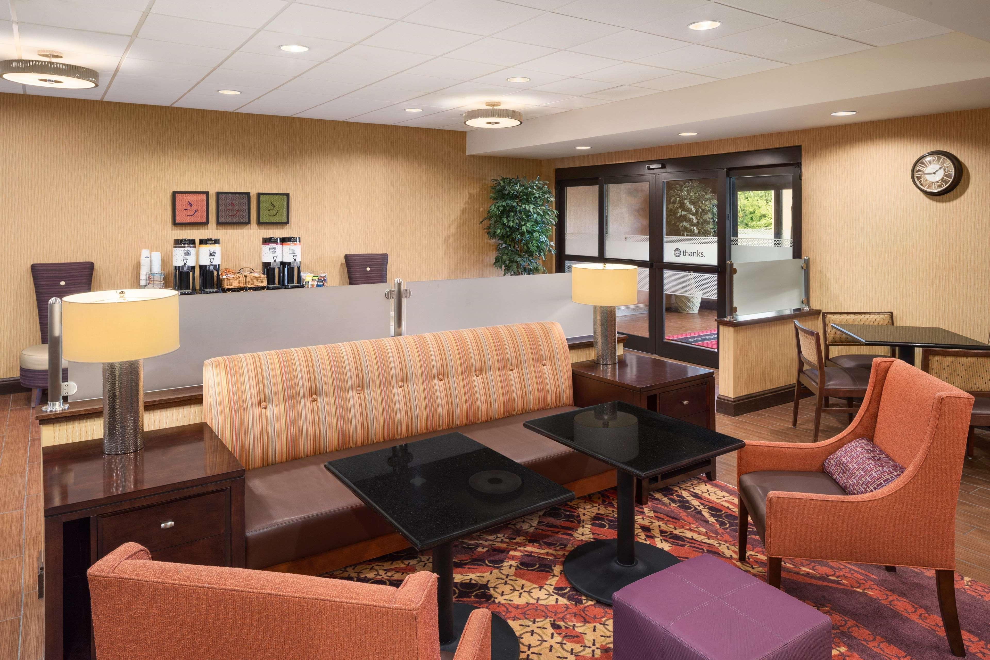 Hampton Inn Belle Vernon Екстериор снимка