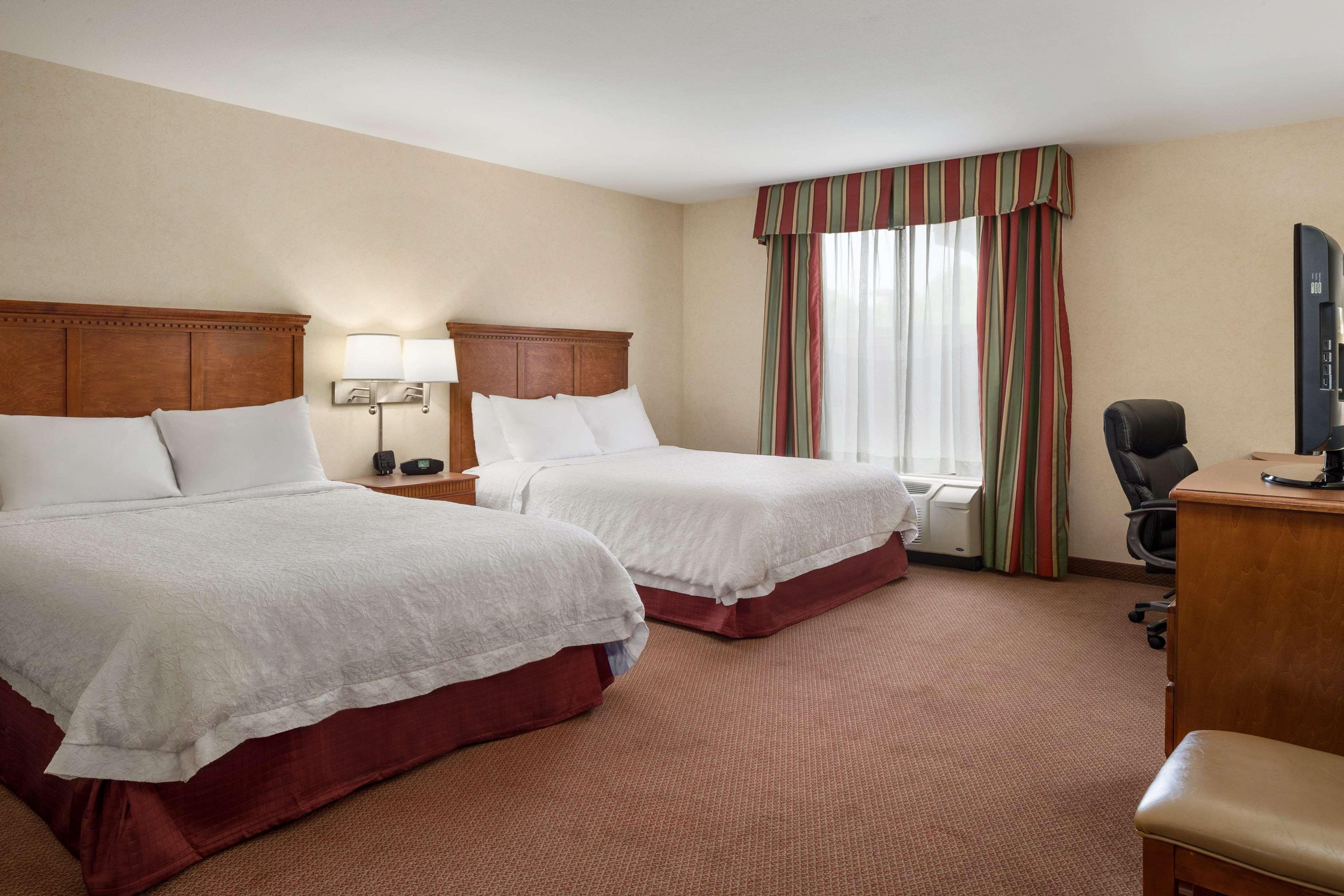 Hampton Inn Belle Vernon Екстериор снимка