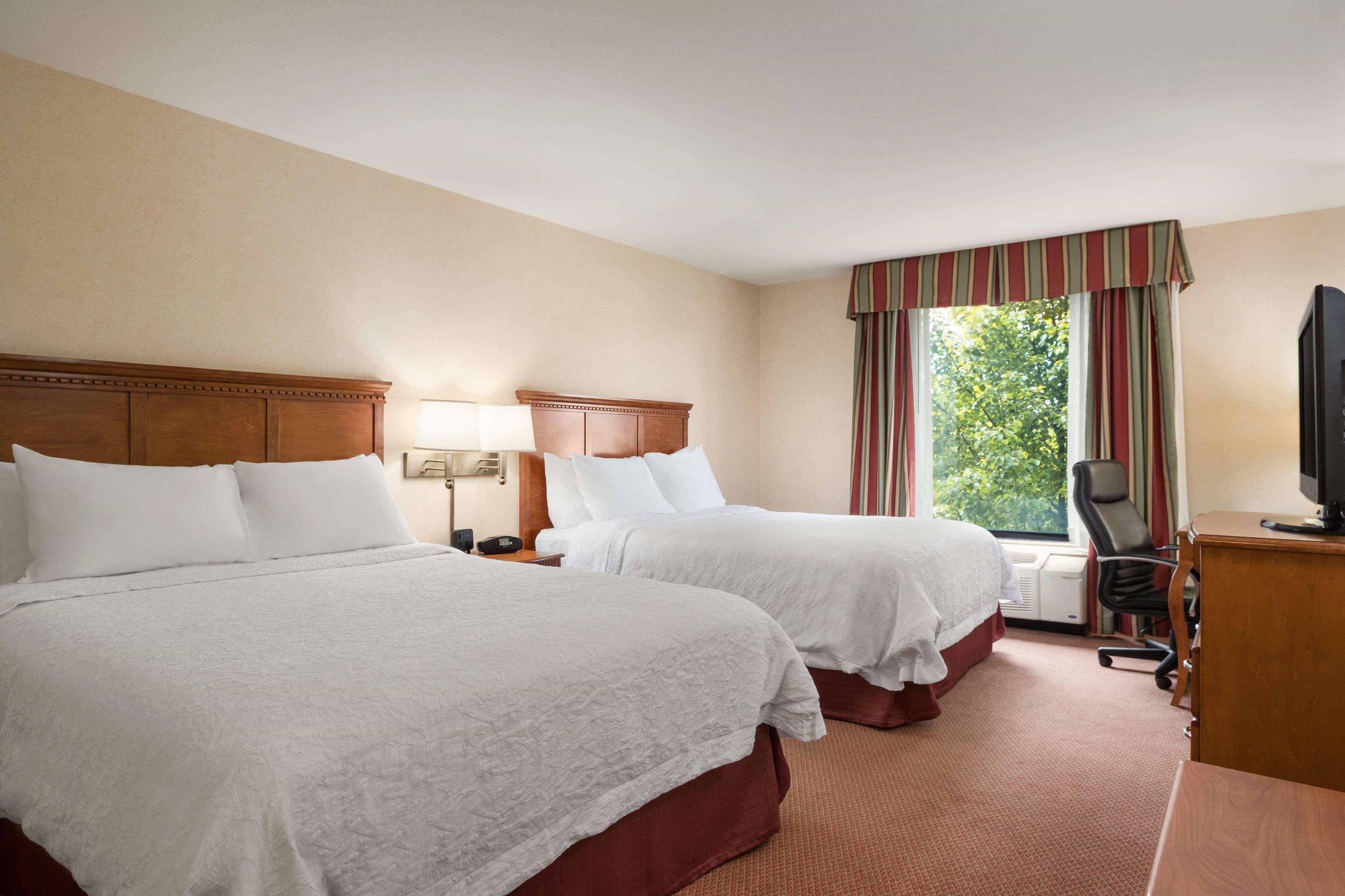 Hampton Inn Belle Vernon Екстериор снимка