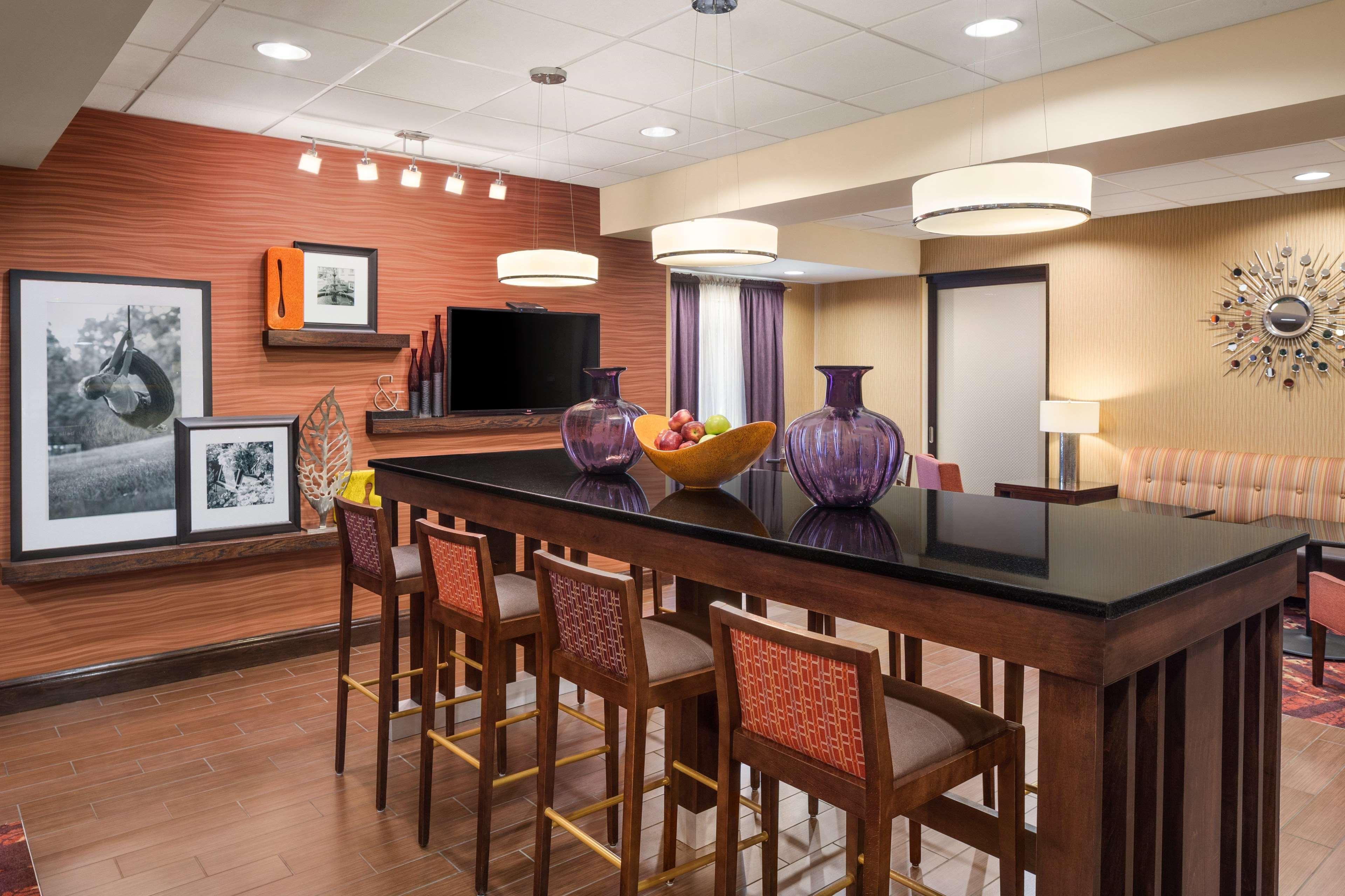Hampton Inn Belle Vernon Екстериор снимка