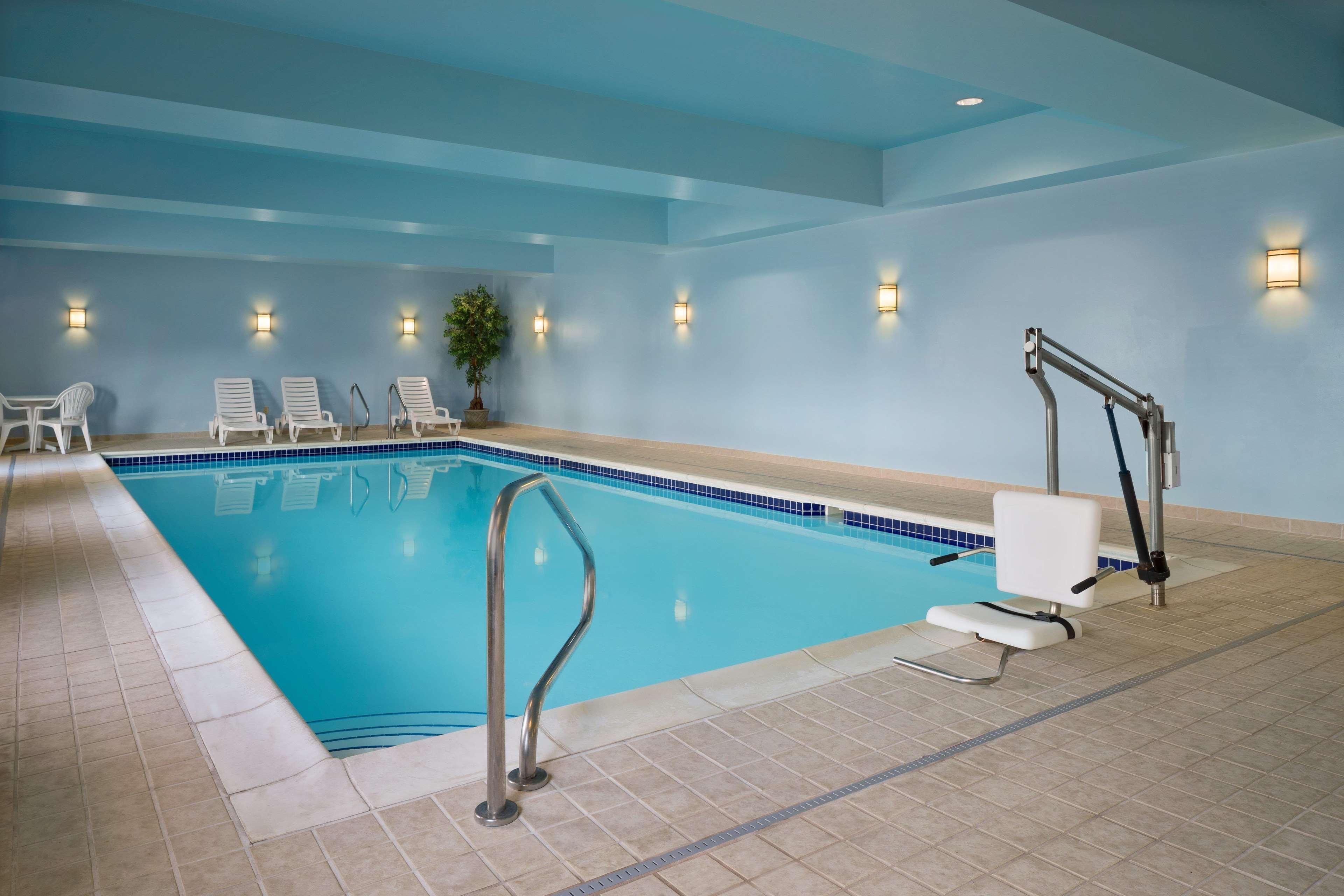 Hampton Inn Belle Vernon Екстериор снимка