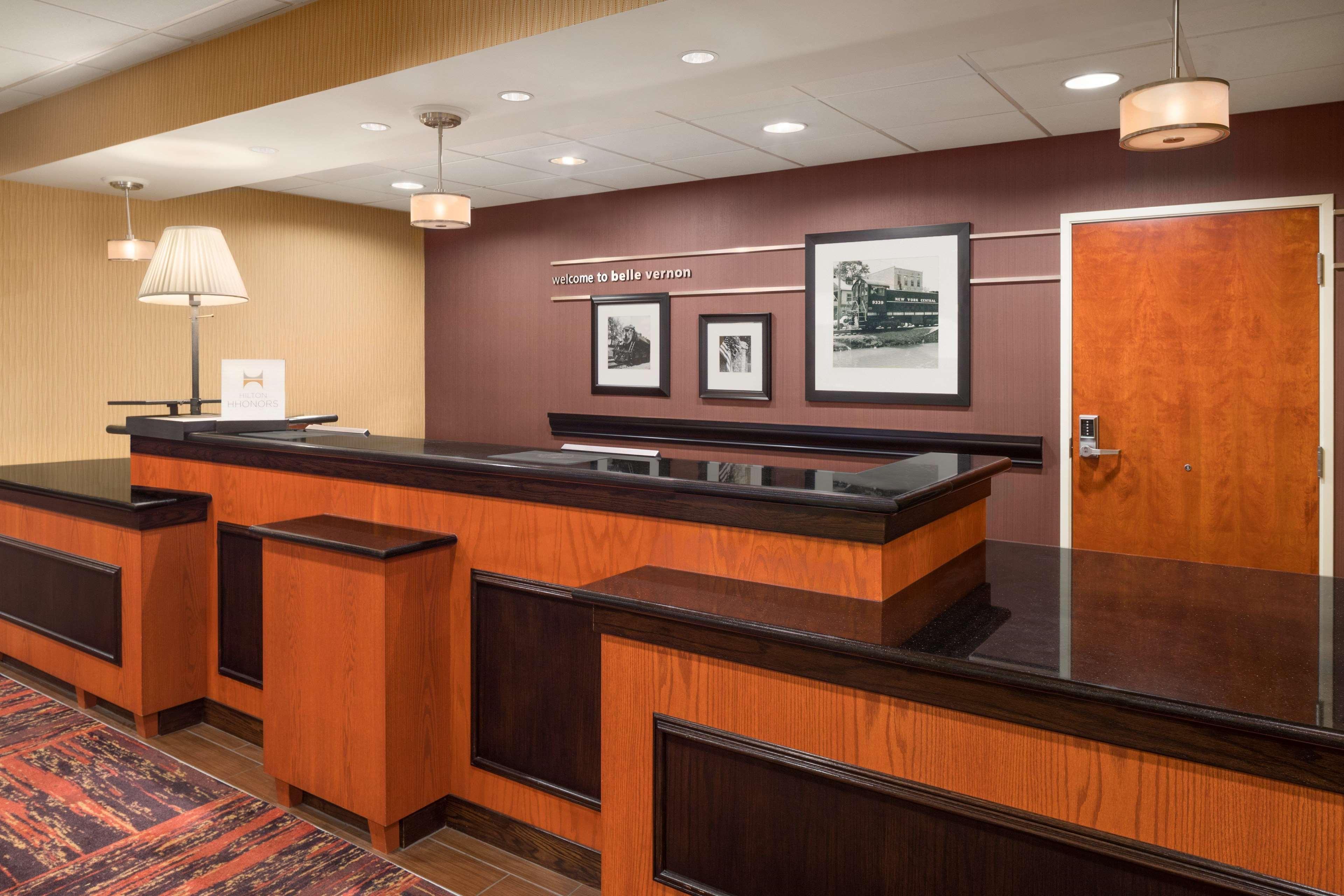 Hampton Inn Belle Vernon Екстериор снимка