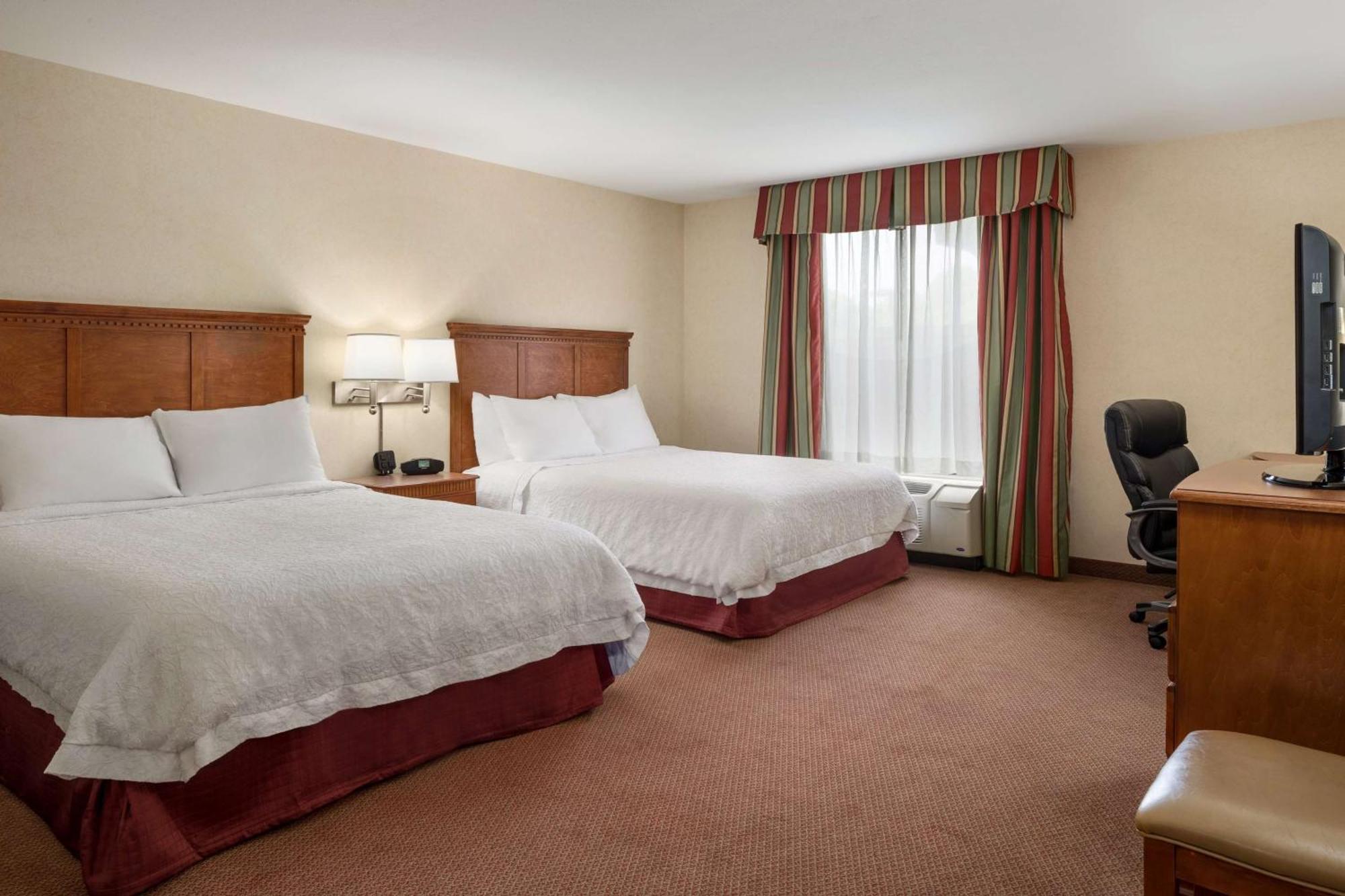Hampton Inn Belle Vernon Екстериор снимка