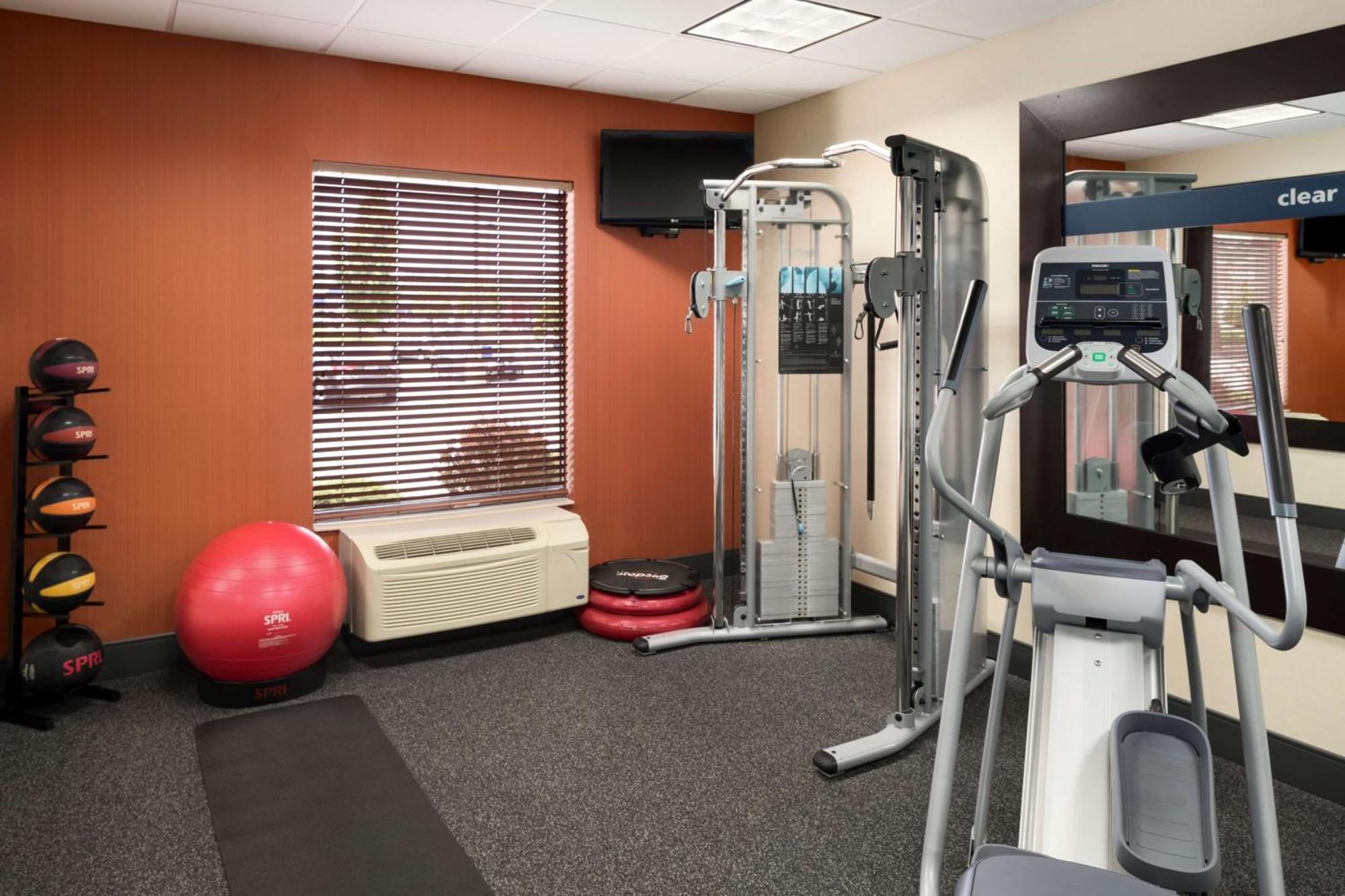 Hampton Inn Belle Vernon Екстериор снимка