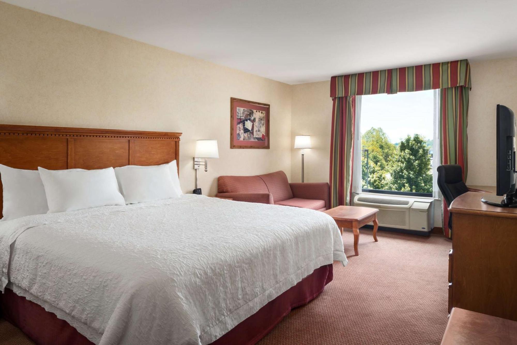 Hampton Inn Belle Vernon Екстериор снимка