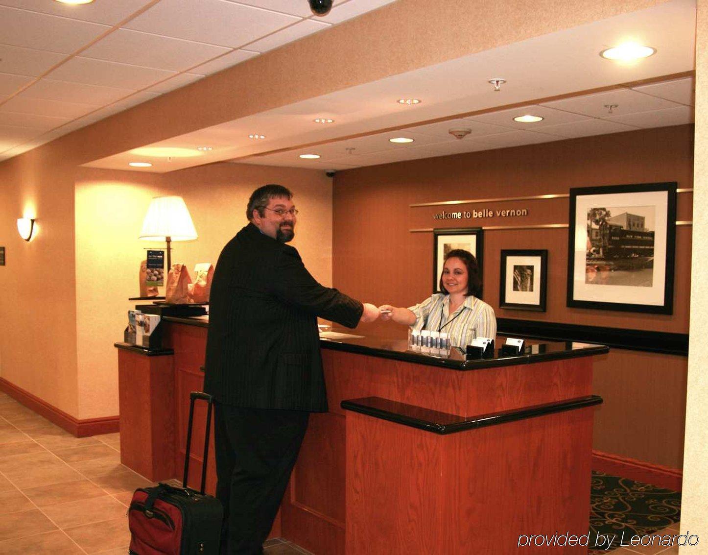 Hampton Inn Belle Vernon Интериор снимка