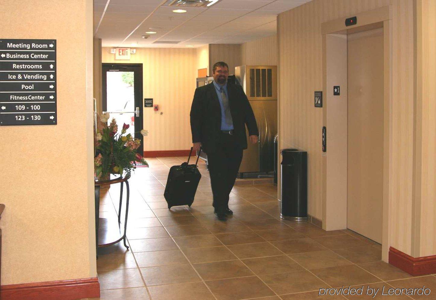 Hampton Inn Belle Vernon Интериор снимка