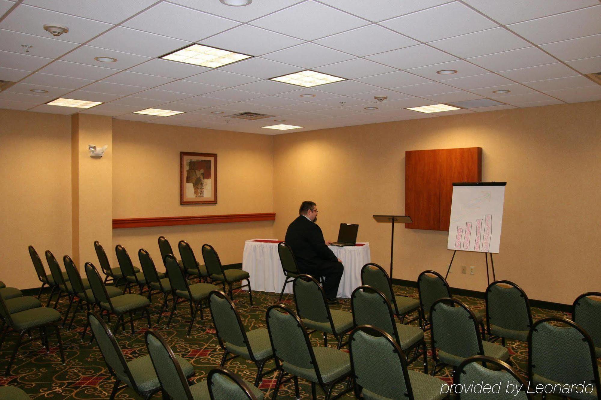 Hampton Inn Belle Vernon Съоръжения снимка