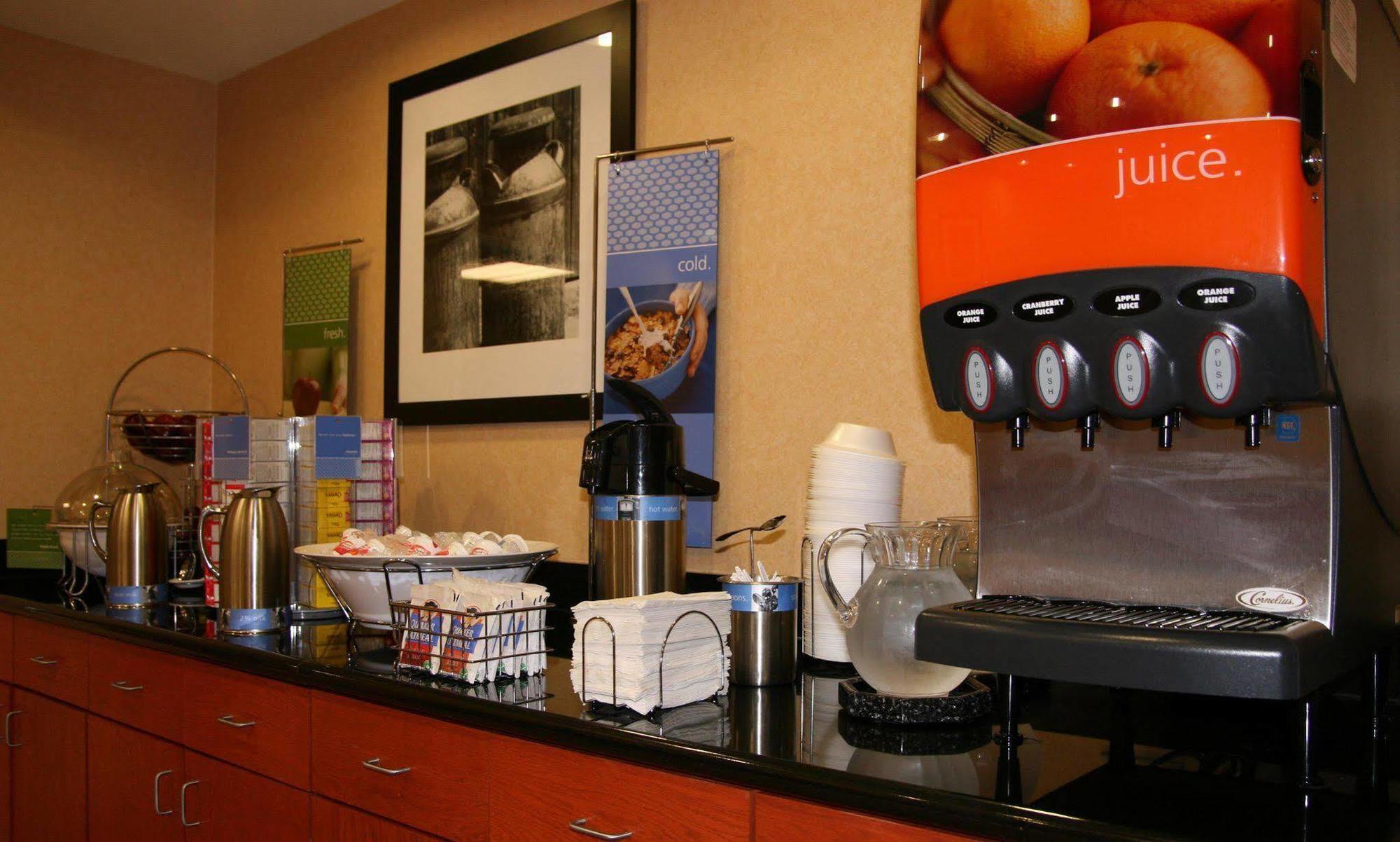 Hampton Inn Belle Vernon Екстериор снимка